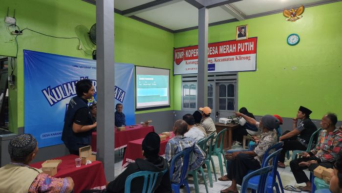 Sinergi KKN dan Warga Karangglonggong Manfaatkan Limbah Plastik dan Oli Bekas Jadi Paving Block  01